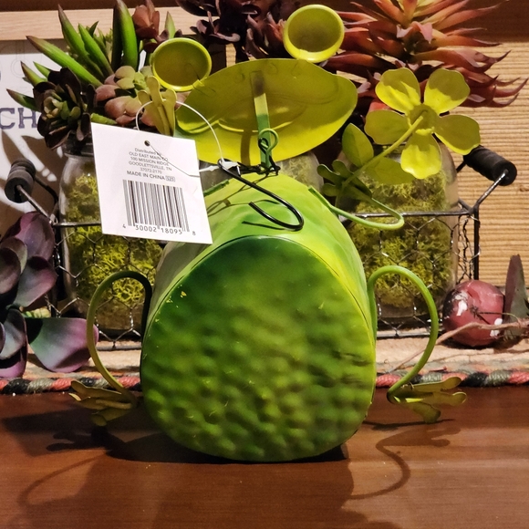 Green Frog Metal Birdhouse - Picture 3 of 4